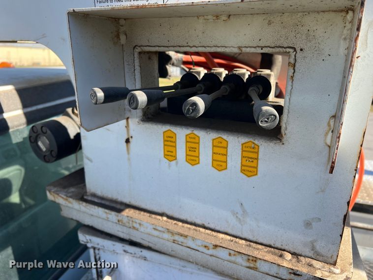 image for item DS2480 2006 Ford F550  bucket truck