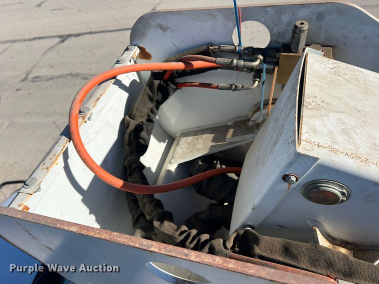 image for item DS2480 2006 Ford F550  bucket truck