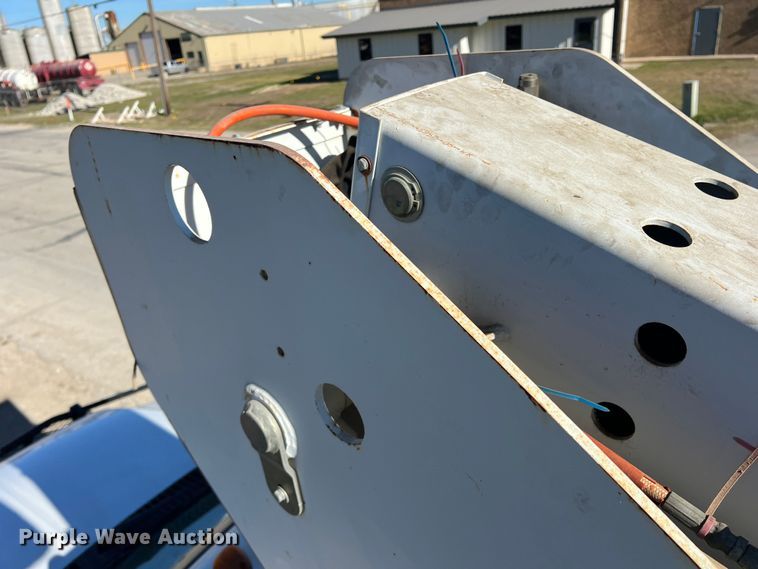 image for item DS2480 2006 Ford F550  bucket truck