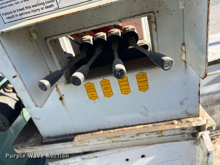 image for item DS2480 2006 Ford F550  bucket truck