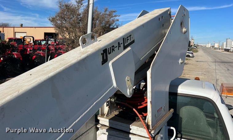 image for item DS2480 2006 Ford F550  bucket truck