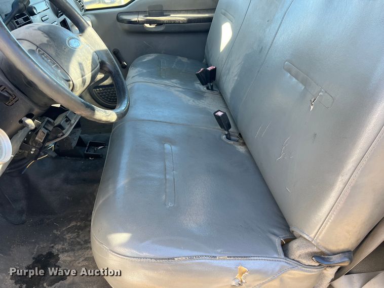 image for item DS2480 2006 Ford F550  bucket truck