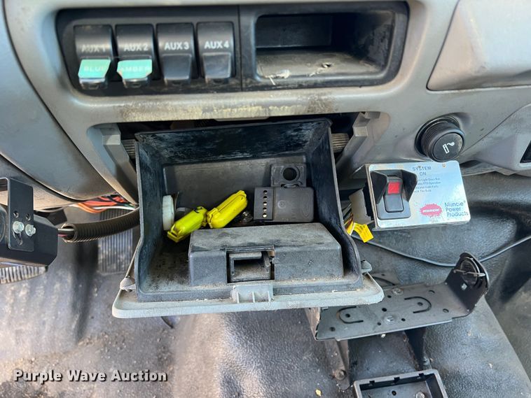 image for item DS2480 2006 Ford F550  bucket truck