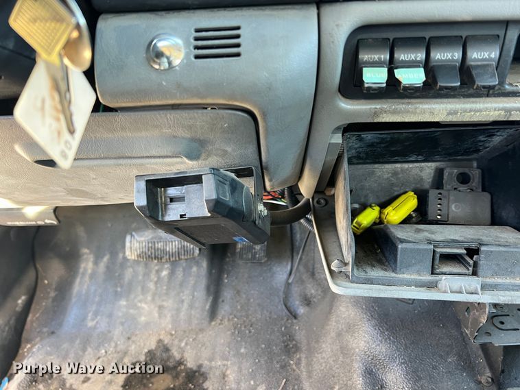 image for item DS2480 2006 Ford F550  bucket truck