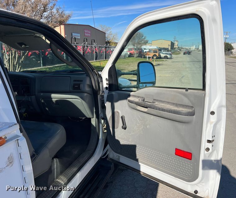 image for item DS2480 2006 Ford F550  bucket truck