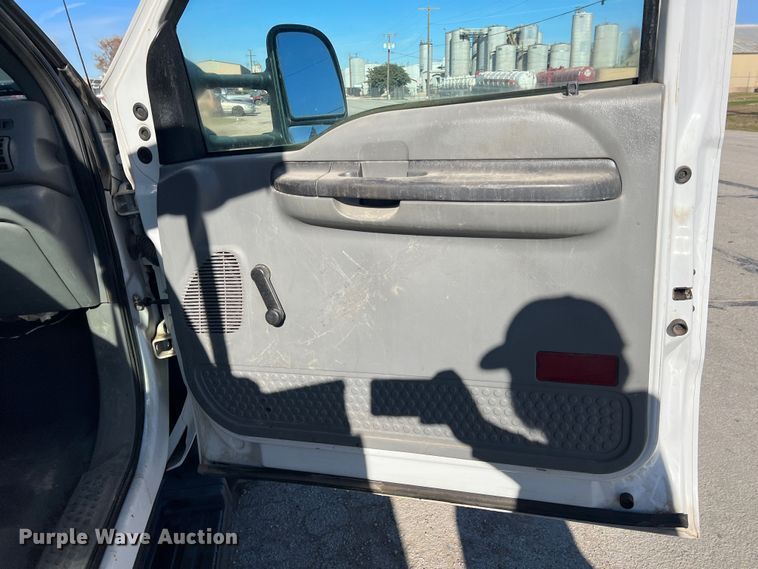 image for item DS2480 2006 Ford F550  bucket truck