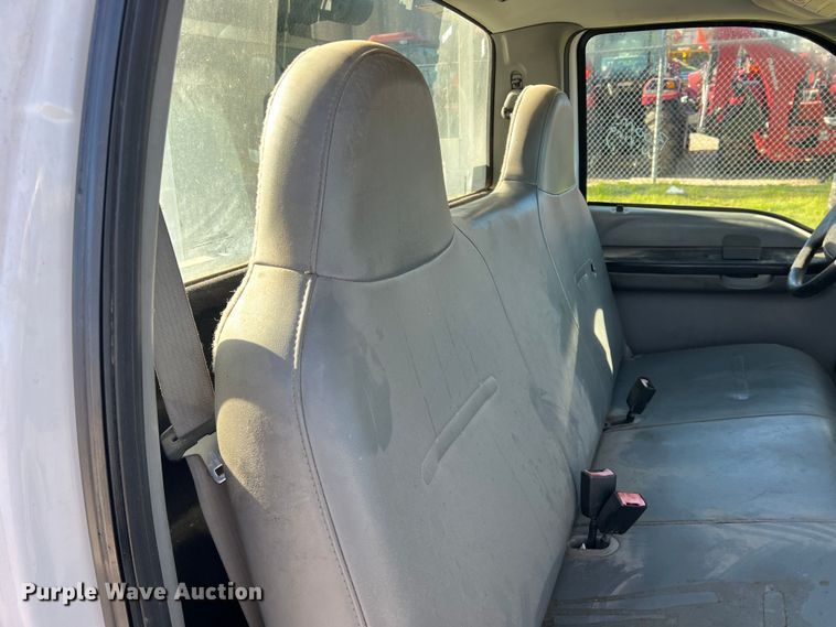 image for item DS2480 2006 Ford F550  bucket truck