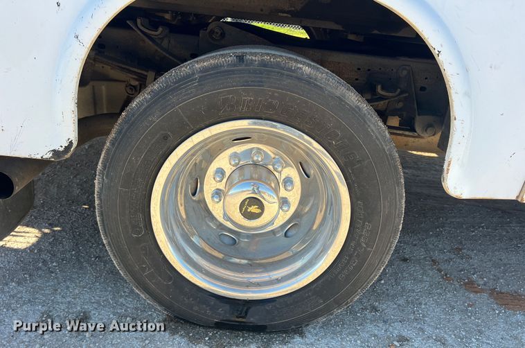 image for item DS2480 2006 Ford F550  bucket truck