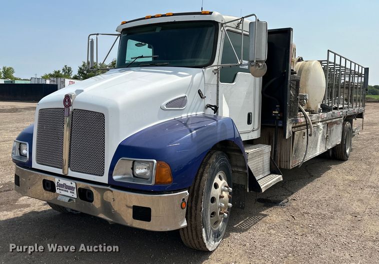 image for item DS6420 2007 Kenworth T300  flatbed truck