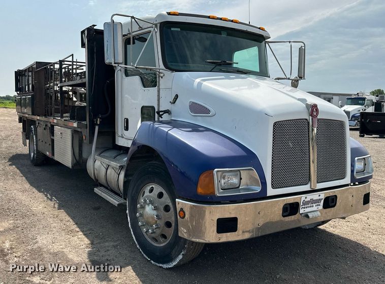 image for item DS6420 2007 Kenworth T300  flatbed truck