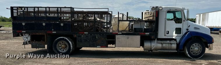 image for item DS6420 2007 Kenworth T300  flatbed truck