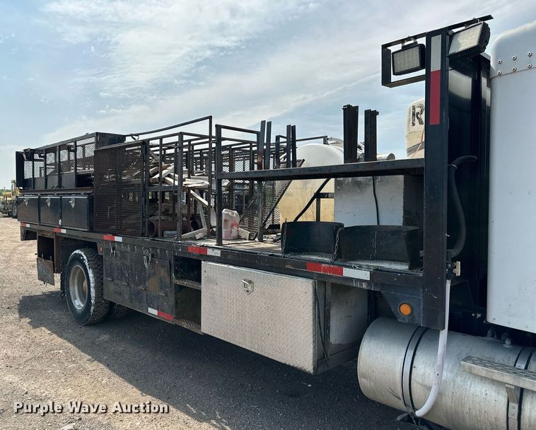 image for item DS6420 2007 Kenworth T300  flatbed truck