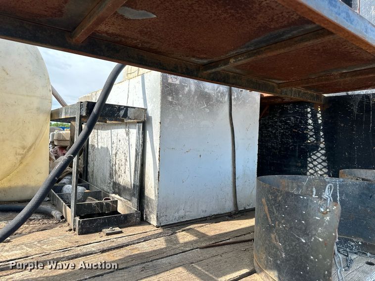 image for item DS6420 2007 Kenworth T300  flatbed truck