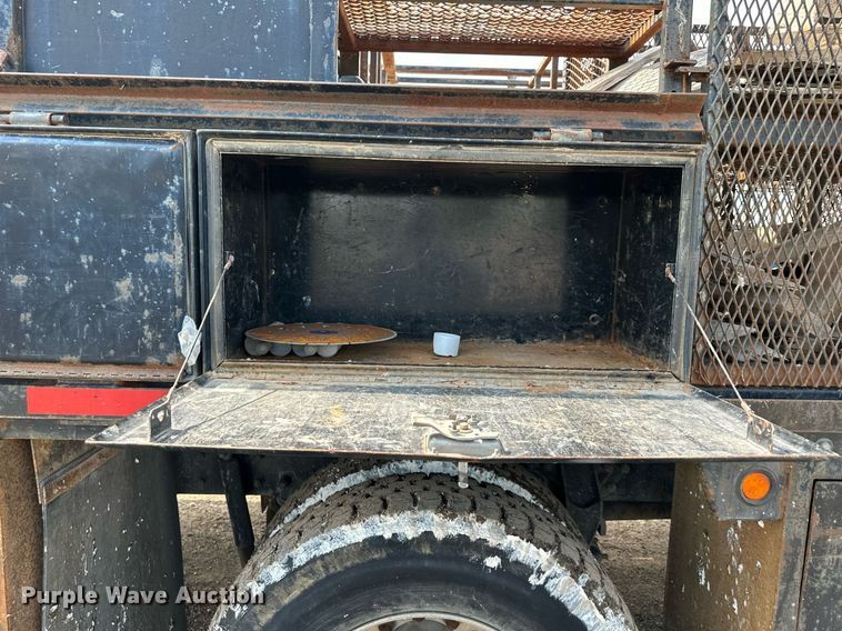 image for item DS6420 2007 Kenworth T300  flatbed truck