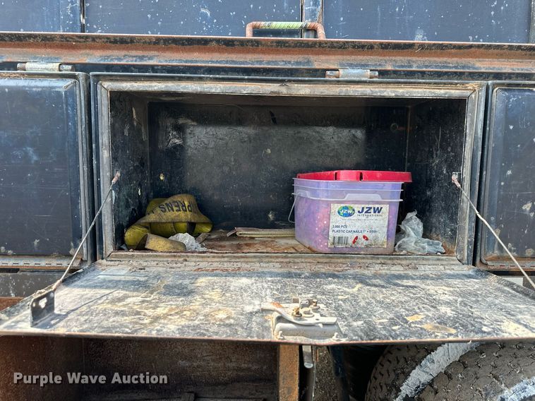 image for item DS6420 2007 Kenworth T300  flatbed truck