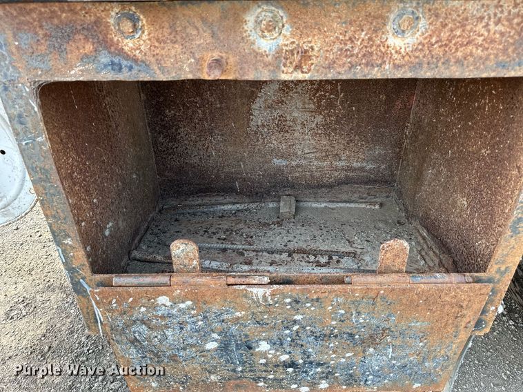 image for item DS6420 2007 Kenworth T300  flatbed truck