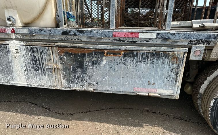 image for item DS6420 2007 Kenworth T300  flatbed truck