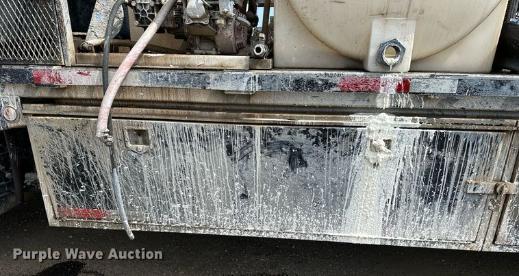 image for item DS6420 2007 Kenworth T300  flatbed truck