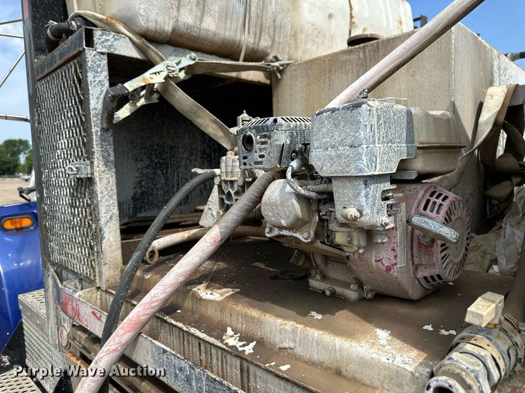 image for item DS6420 2007 Kenworth T300  flatbed truck