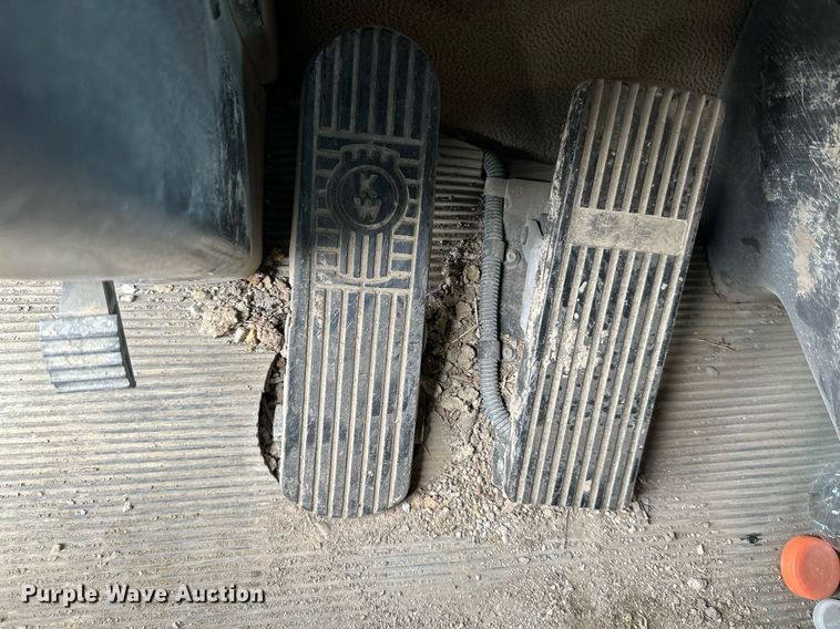 image for item DS6420 2007 Kenworth T300  flatbed truck