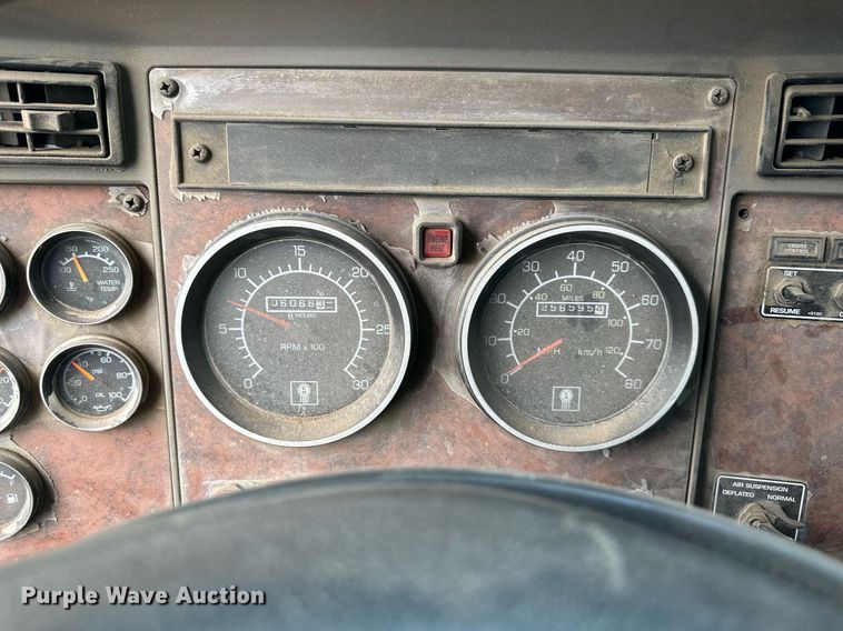 image for item DS6420 2007 Kenworth T300  flatbed truck