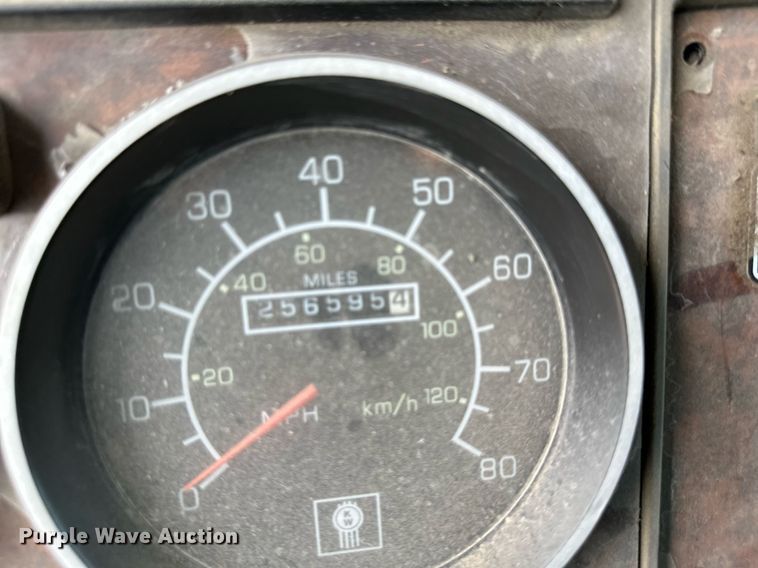 image for item DS6420 2007 Kenworth T300  flatbed truck