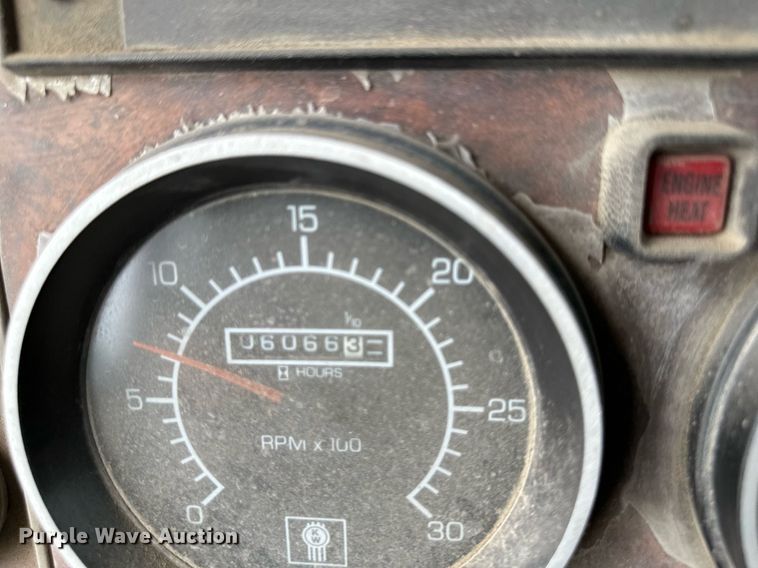 image for item DS6420 2007 Kenworth T300  flatbed truck