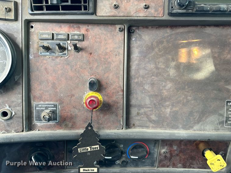 image for item DS6420 2007 Kenworth T300  flatbed truck