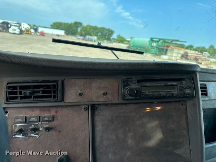 image for item DS6420 2007 Kenworth T300  flatbed truck