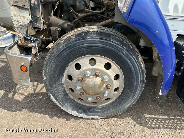 image for item DS6420 2007 Kenworth T300  flatbed truck