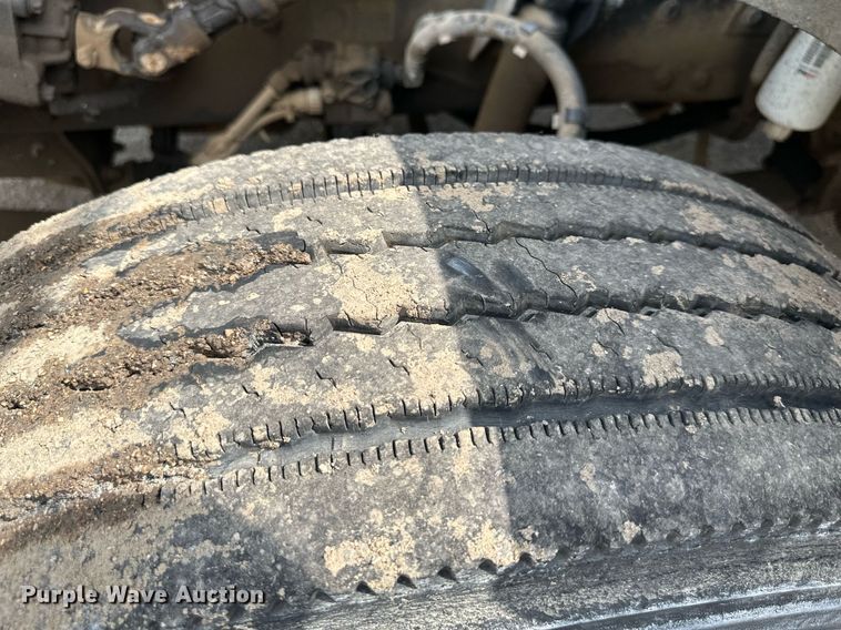 image for item DS6420 2007 Kenworth T300  flatbed truck