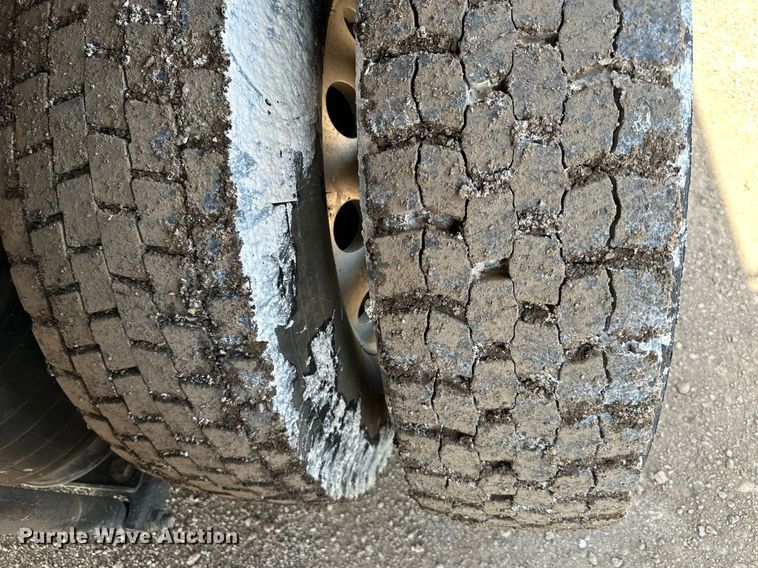 image for item DS6420 2007 Kenworth T300  flatbed truck