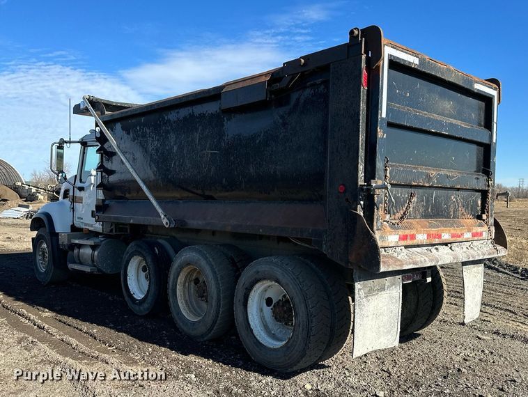 image for item DS6453 2007 Mack CV713  dump truck