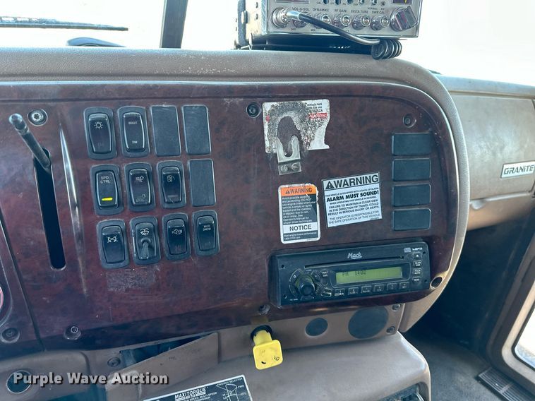 image for item DS6453 2007 Mack CV713  dump truck