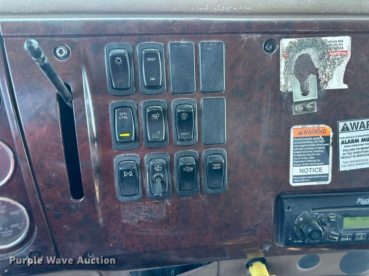 image for item DS6453 2007 Mack CV713  dump truck