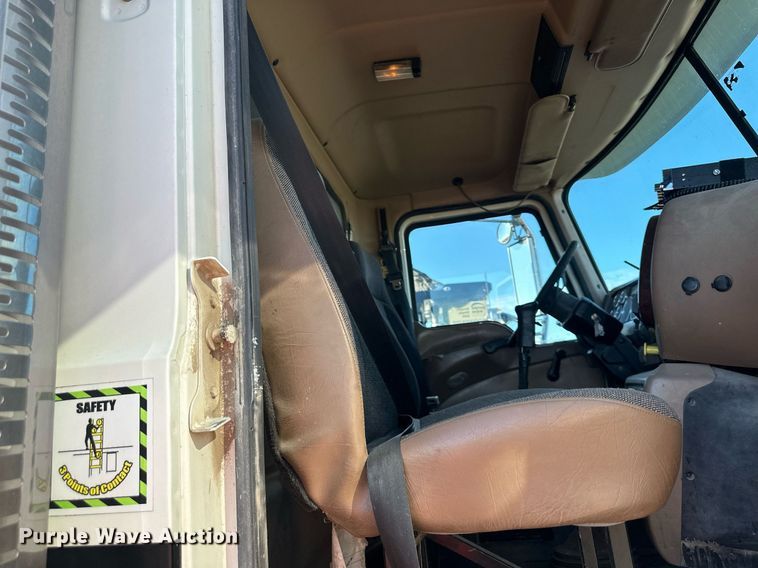 image for item DS6453 2007 Mack CV713  dump truck