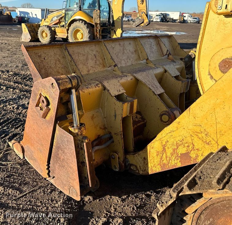 image for item DS6463 2000 Caterpillar 953C  track loader