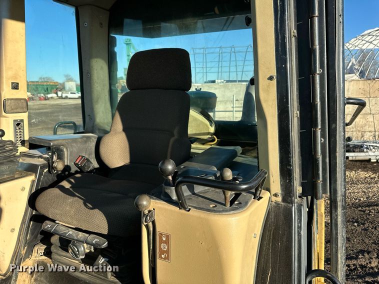 image for item DS6463 2000 Caterpillar 953C  track loader