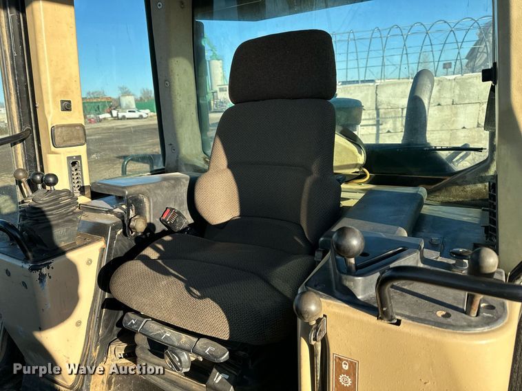 image for item DS6463 2000 Caterpillar 953C  track loader