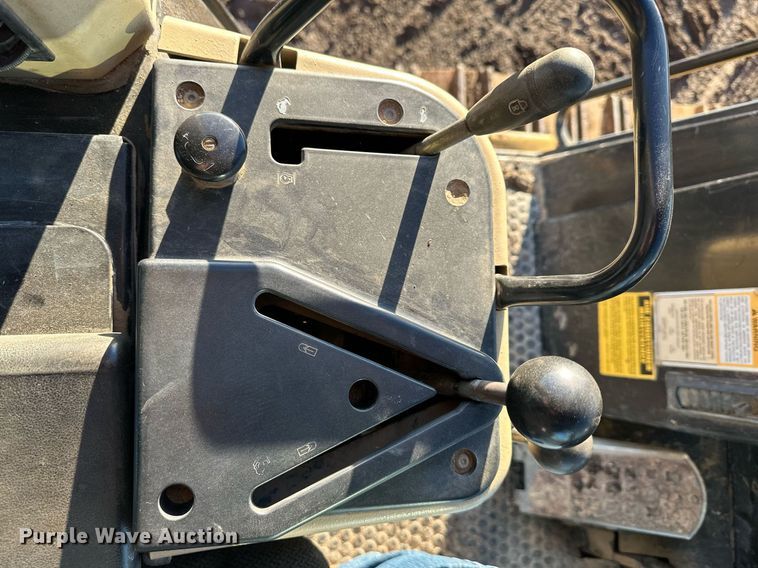 image for item DS6463 2000 Caterpillar 953C  track loader