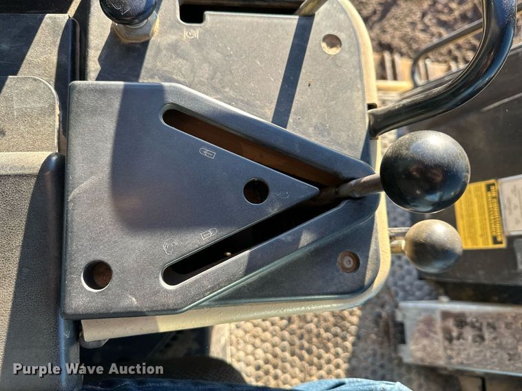 image for item DS6463 2000 Caterpillar 953C  track loader