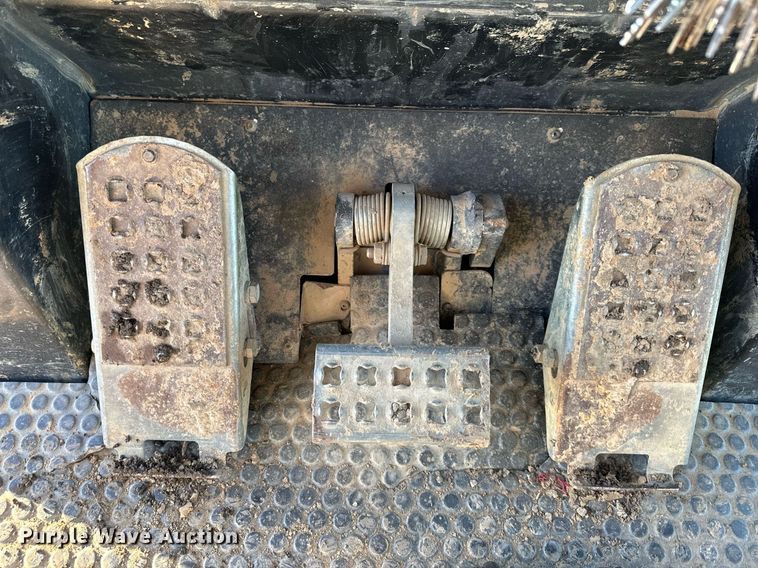 image for item DS6463 2000 Caterpillar 953C  track loader