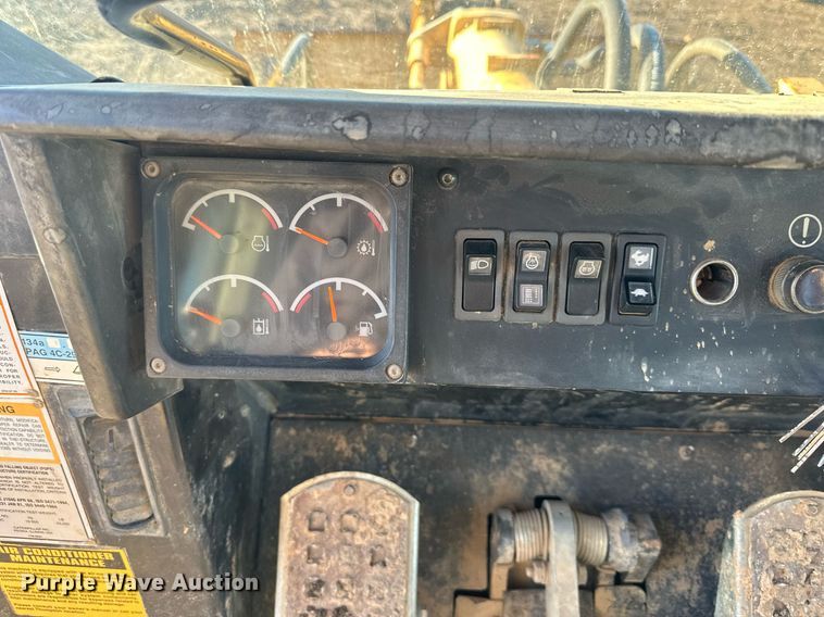 image for item DS6463 2000 Caterpillar 953C  track loader