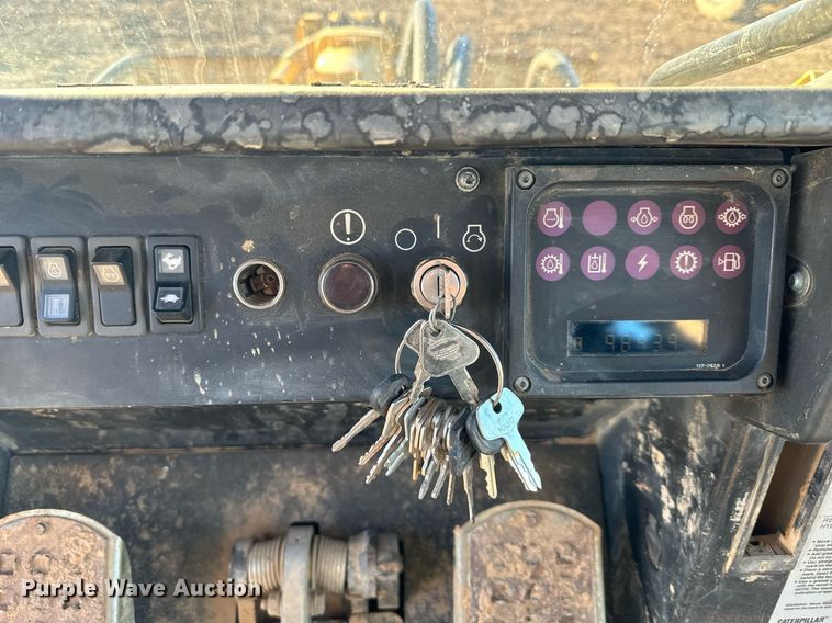 image for item DS6463 2000 Caterpillar 953C  track loader