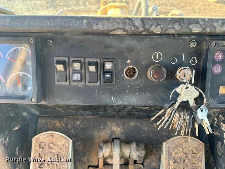 image for item DS6463 2000 Caterpillar 953C  track loader