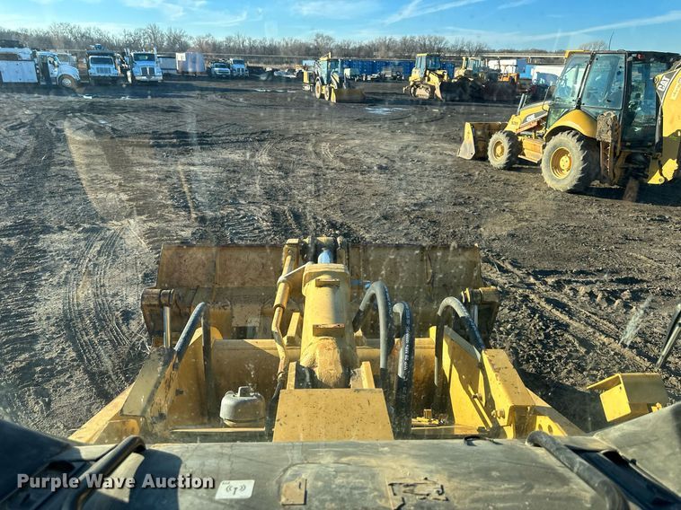 image for item DS6463 2000 Caterpillar 953C  track loader