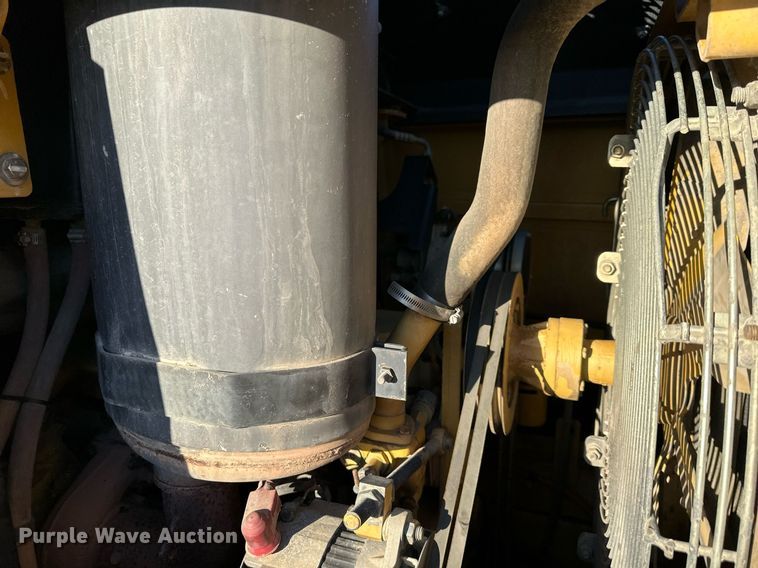 image for item DS6463 2000 Caterpillar 953C  track loader