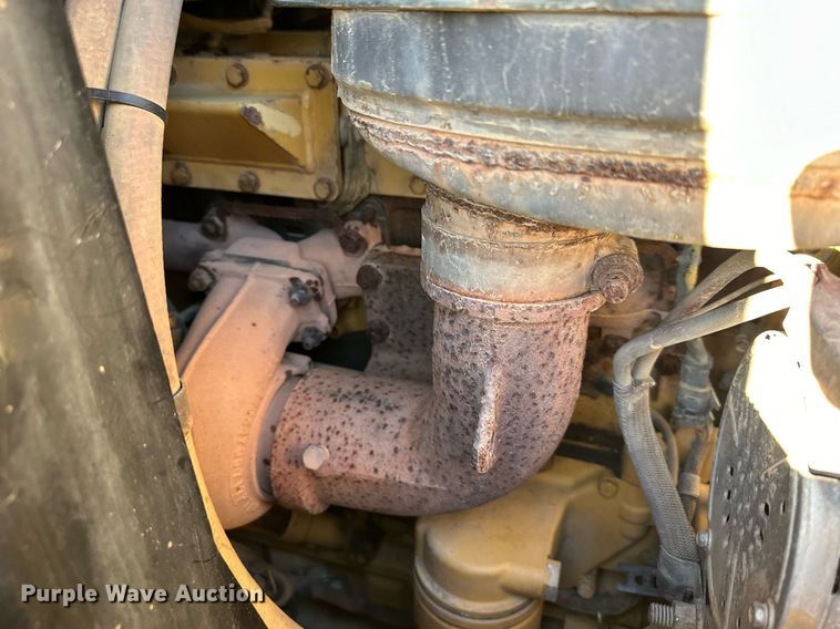 image for item DS6463 2000 Caterpillar 953C  track loader