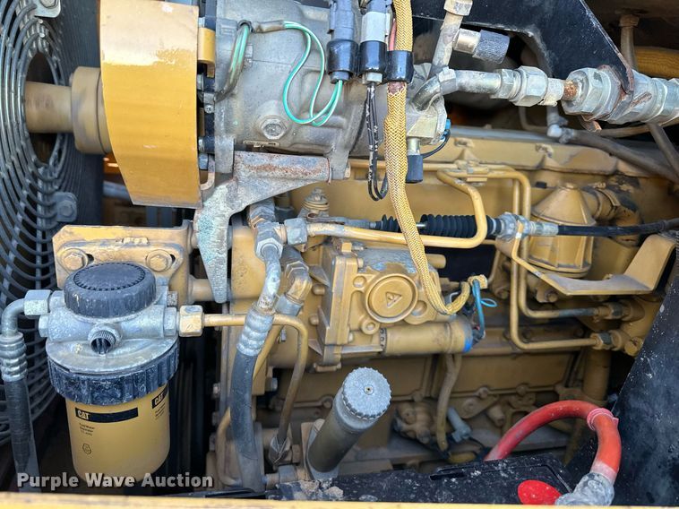 image for item DS6463 2000 Caterpillar 953C  track loader