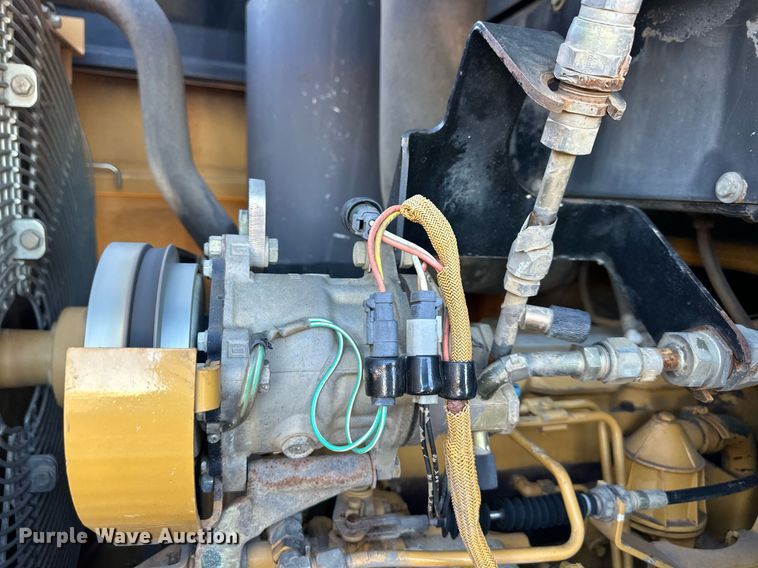 image for item DS6463 2000 Caterpillar 953C  track loader